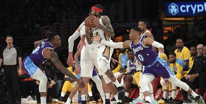  湖人主场不敌鹈鹕遭遇三连败打击  