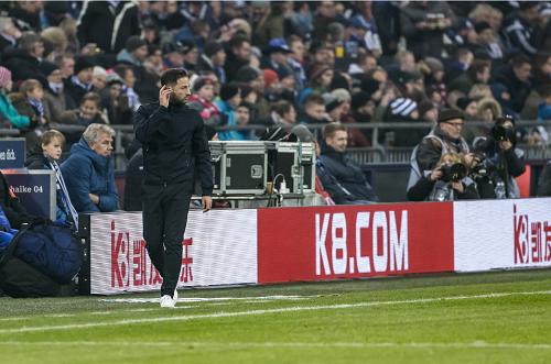  沙尔克04换帅立竿见影，德甲副班长终获首胜  